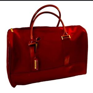 Elegant Estée Lauder Red Overnight/Weekend Bag